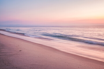 Tranquil Ocean Sunrise Photos – Serene Seascapes, Golden Hour Waves & Peaceful Coastal Horizons	