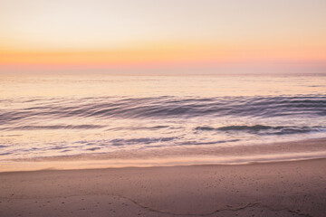 Tranquil Ocean Sunrise Photos – Serene Seascapes, Golden Hour Waves & Peaceful Coastal Horizons	