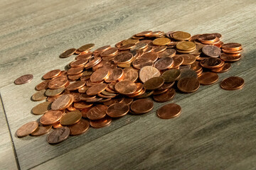 A pile of US pennies scattered on a table, symbolizing the end of a monetary era,abolition of the one cent coin in America