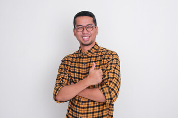 A man smiling and give thumbs up with arms crossed