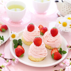 春スイーツ　お花見スイーツのいちごのモンブラン　