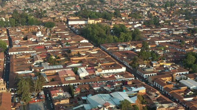DRONE: DOLLY IN OF PATZCUARO MICHOAC&Aacute;N DOWNTOWN IN THE AFTERNOON
