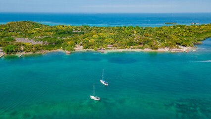 Obraz premium Breathtaking Aerial View of Rosario Islands, Cartagena, Colombia with Sailboats and Clear Blue Waters
