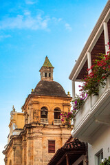 Fototapeta premium Historical Architecture of Cartagena, Bolívar, Colombia Under Blue Sky