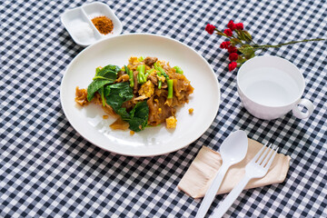 Stir fried soy sause noodles with pork