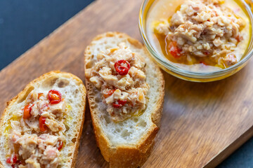 オリーブオイルとバケット