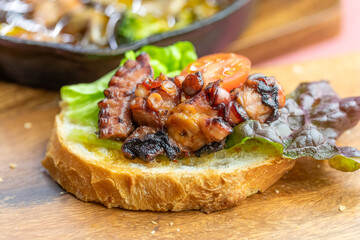 タコを乗せたバケット