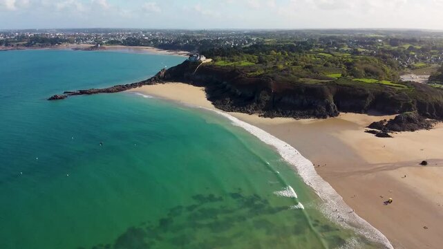 Vue a&eacute;rienne de la c&ocirc;te bretonne, St Lunaire, C&ocirc;te d'Emeraude, Bretagne, France