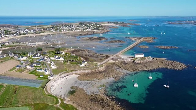 Vue a&eacute;rienne de l'Ile de Batz, Roscoff, Bretagne, France