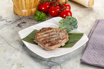 Grilled tuna medallion in the plate