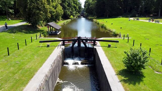 Vue a&eacute;rienne des Onze &eacute;cluses, canal d'Ille et Rance en Bretagne