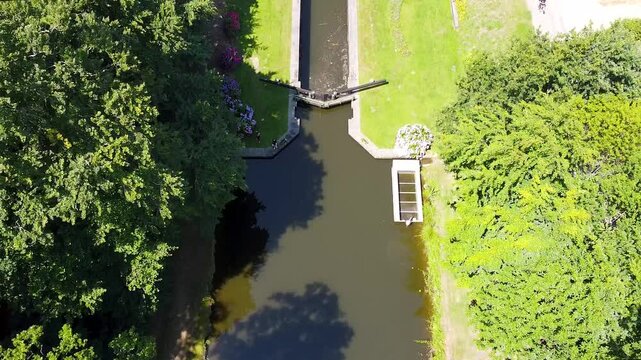 Vue a&eacute;rienne des Onze &eacute;cluses, canal d'Ille et Rance en Bretagne