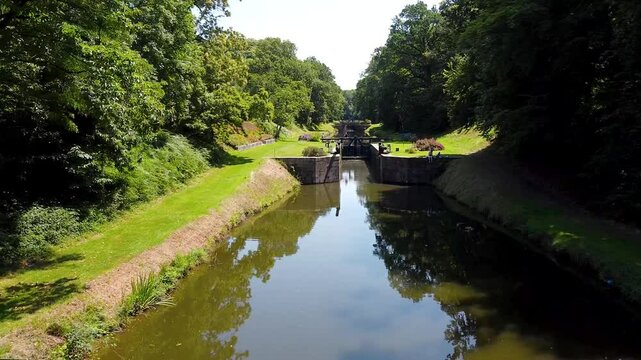 Vue a&eacute;rienne des Onze &eacute;cluses, canal d'Ille et Rance en Bretagne