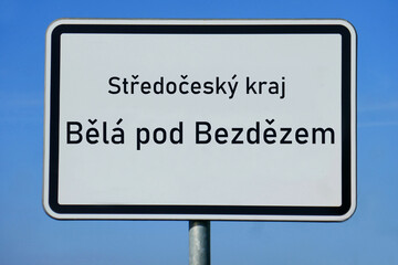 Ortsschild Středočesk&yacute; kraj Běl&aacute; pod Bezdězem