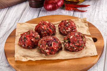 Raw beef meatballs for cooking