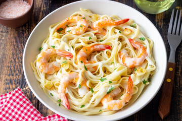 Linguine pasta in creamy garlic sauce with shrimps. Italian food.