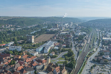 Sonniger Tag im Spätsommer über Ochsenfurt im Maindreieck in Unterfranken