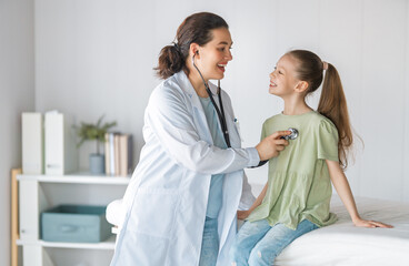 Obraz premium patient with a doctor in medical office