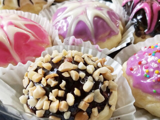 With a variety of toppings, this donut cake snack will appear more attractive and appetize buyers because of the many flavor choices.