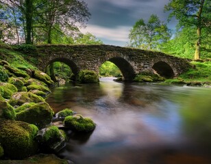 Fototapeta premium Un tranquilo canal está conectado por un antiguo puente de piedra cubierto de musgo, hiperealista, 4k