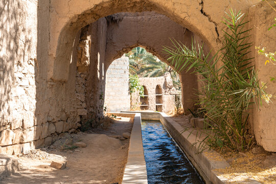 Verfallene Lehmh&auml;user und Falaj-Bew&auml;sserungssystem in Birkat Al Mouz, Oman