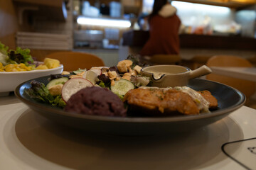 Chicken with white sauce