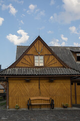 Naklejka premium wooden houseon background blue sky