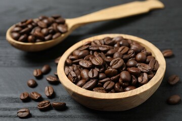 Ffresh coffee beans in a bowl on wooden background