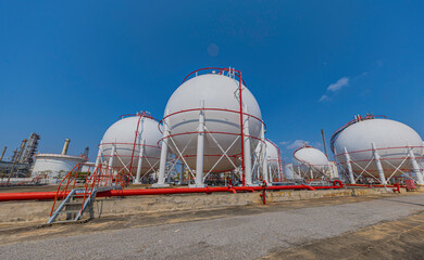 Obraz premium White spherical propane tanks containing