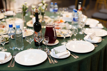 set table at a banquet in a restaurant	