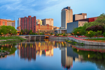 Naklejka premium Rochester, Minnesota, USA Skyline on the Zumbro River