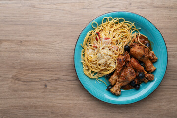 Chicken cacciatore with black olives, pepperoni, tomatoes, with italian spaghetti pasta. Italian food