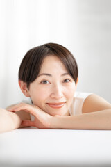 ミドル女性　ビューティー　スキンケア