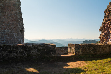 BURGRUINE LINDELBRUNN BEI VORDERWEIDENTHAL / Pfälzerwald 