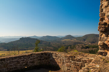 BURGRUINE LINDELBRUNN BEI VORDERWEIDENTHAL / Pfälzerwald 