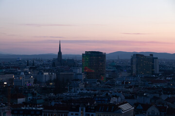 Obraz premium Vienna Cityscape at Sunset – A Stunning Blend of History and Warm Colors