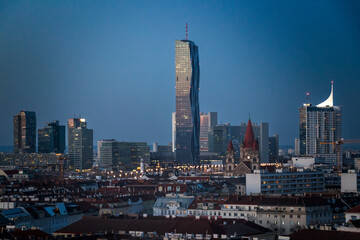 Fototapeta premium Vienna Cityscape at Sunset – A Stunning Blend of History and Warm Colors