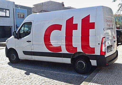 Renault Master - CTT, Portuguese post, delivery car 