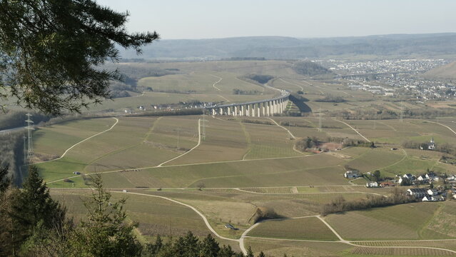 Blick auf die Fellerbachtalbr&uuml;cke