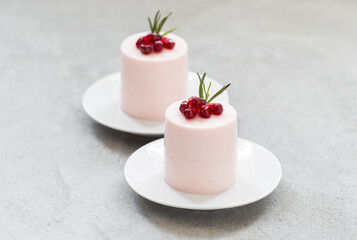 yogurt with strawberry