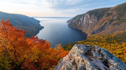 Obraz premium Autumn vista of fjord, mountains, and lake
