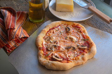 Side view of mushroom onion pizza.