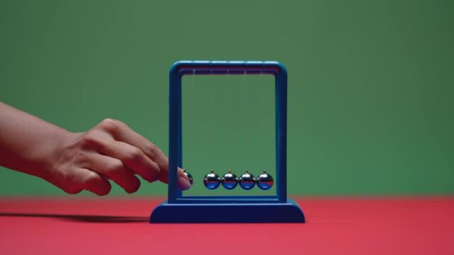 "4K Close-Up of Hand Starting Newton&rsquo;s Cradle &ndash; Physics of Motion and Energy Transfer"

