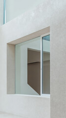 Obraz premium Modern architectural design featuring a unique window detail in a contemporary building setting