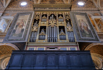 Obraz premium Organ in Church of Saint Maurice al Monastero Maggiore in Milan