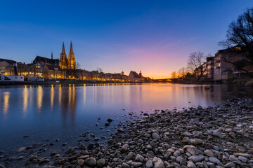 Fototapeta premium Evening at the Danube in Regensburg with landmark city skyline