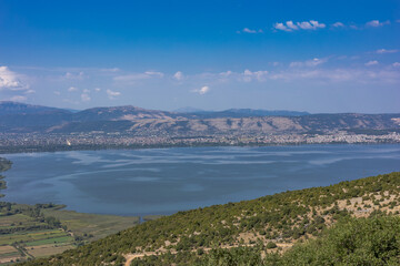 Obraz premium Stunning aerial view of Ioannina Lake (Pamvotida) in Greece