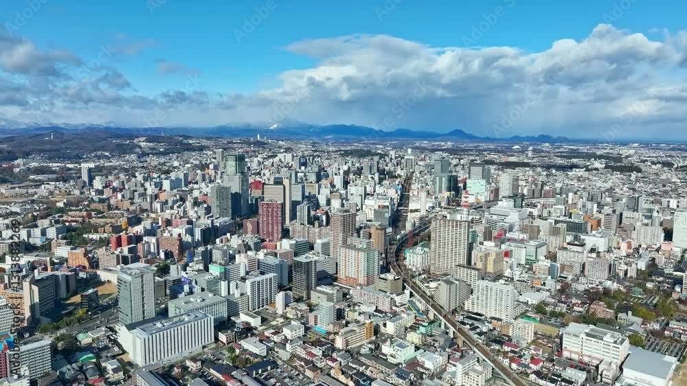Aufkleber 都市、社会、ドローン、空撮、青空、地平線、道路、交通、産業、ビジネス、インフラ、俯瞰、ハイアングル、展望、景色、風景、パノラマ、景観、上から見た、都会、見下ろす、現代、建設、建築、ビル、街、町並み、ビル群、不動産、高層ビル、摩天楼、日本、観光、旅行、コピースペース、昼間、晴れ、明るい、行政、公共、地方、自治体、地域、広角、自然、変化、環境、未来、60p、テクノロジー