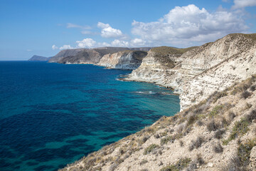 Fototapeta premium Vista del mar mediterráneo y la costa de Almeria con acantilados