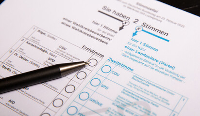 Obraz premium 12. February 2025 - Berlin, Germany. Close up of a ballot paper and a pen with no marked party choice 